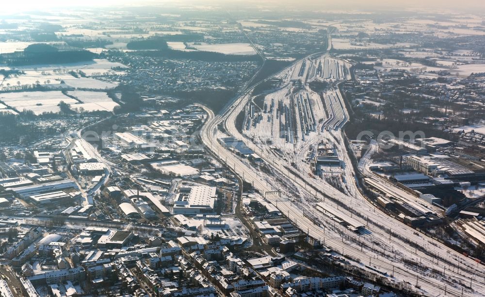 Hamm from the bird's eye view: Winter - landscape of snow-covered tracks of the freight station / yard of Deutsche Bahn in Hamm in North Rhine-Westphalia