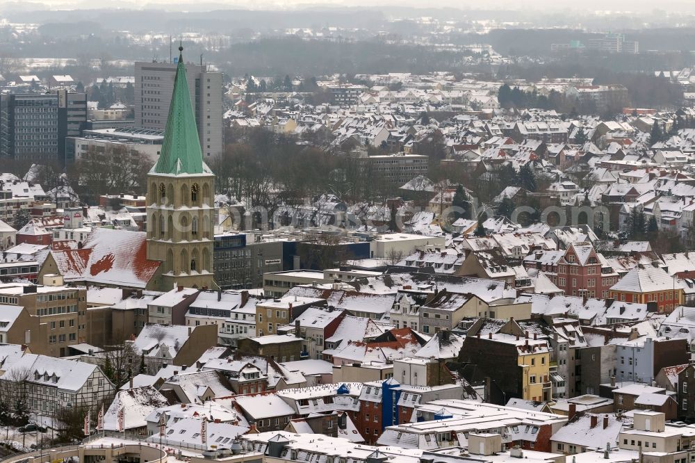 Hamm from the bird's eye view: Winter - snow-covered landscape of the city center with the St. Paul's Church in Hamm in North Rhine-Westphalia