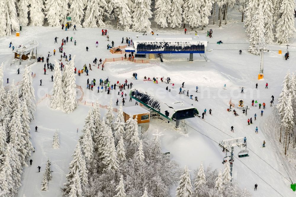 Winterberg from the bird's eye view: Winter landscape of snowy mountain station of the ski lift in the Winterberg in Winterberg Büre in North Rhine-Westphalia NRW