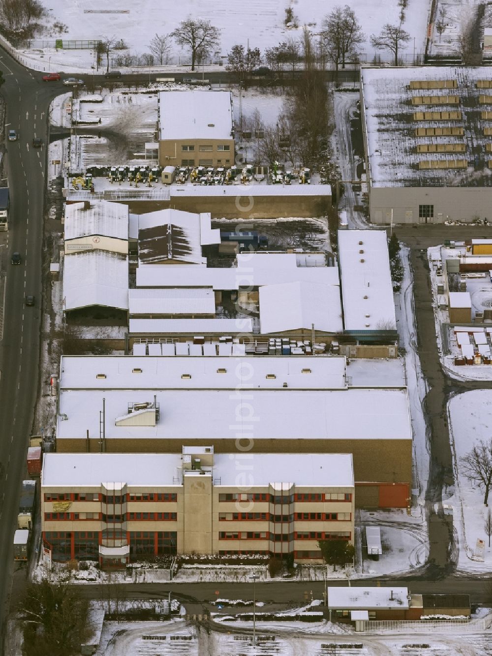 Aerial photograph Dortmund - Winter - Aerial view of snow-covered terrain of the inland port to the seat of the disposal company Envio in Dortmund in North Rhine-Westphalia. In the largest toxic waste scandal in the country to the recycling company Envio have poisoned over the years employees and residents in Dortmund with carcinogenic PCBs