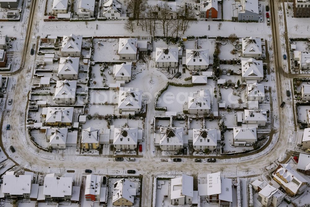 Aerial photograph Dortmund - Winter - Aerial view of snow-covered terrain of the residential area on the Florence Way in Dortmund in North Rhine-Westphalia