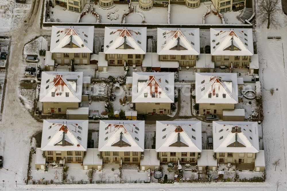 Dortmund from the bird's eye view: Winter - Aerial view of snow-covered terrain of the residential area on the Florence Way in Dortmund in North Rhine-Westphalia