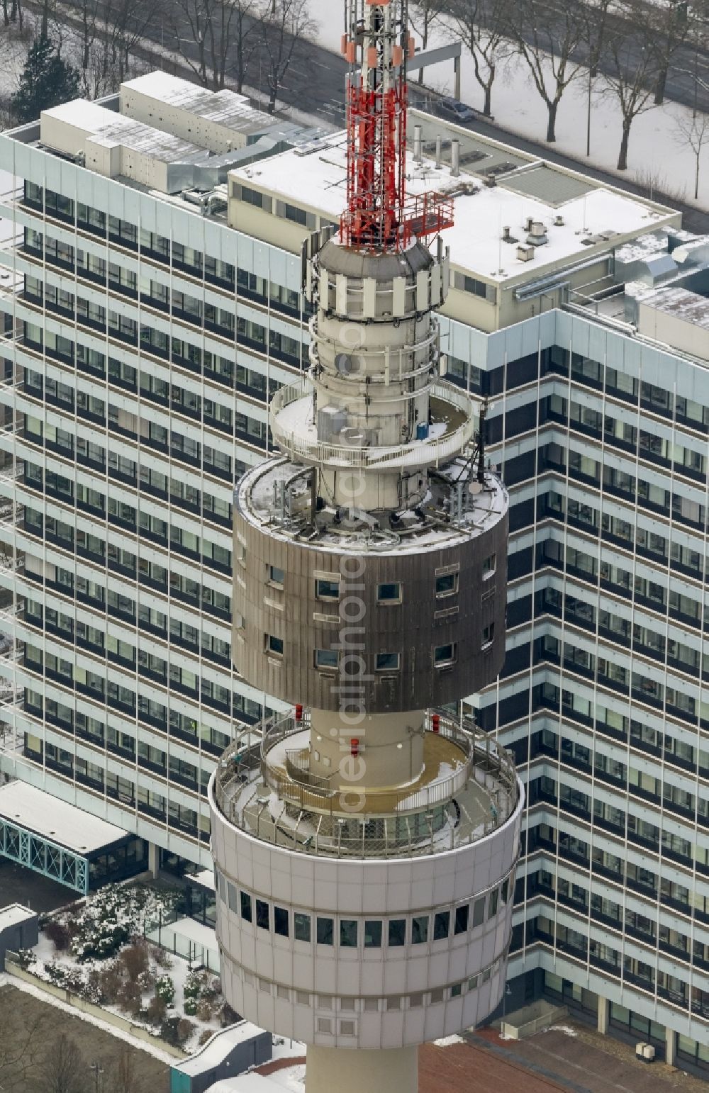 Dortmund from the bird's eye view: Winter - Aerial view of snow-covered building of the television tower in Dortmund in North Rhine-Westphalia