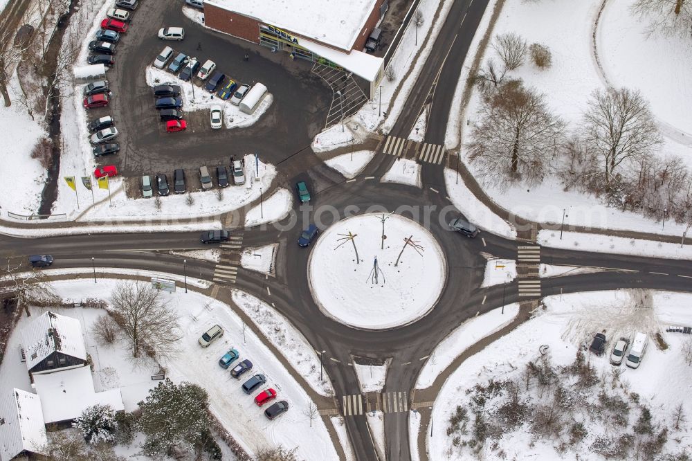 Aerial photograph Arnsberg - Winter Cityscape roundabout Hellfelder street in Arnsberg in the Sauerland in North Rhine-Westphalia NRW