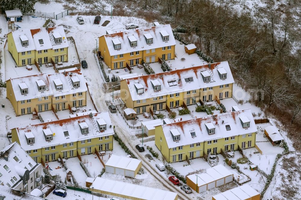 Aerial image Velbert - Winter view of the city series - houses - settlement Zum Kannenbach in Velbert in the Ruhr in North Rhine-Westphalia NRW