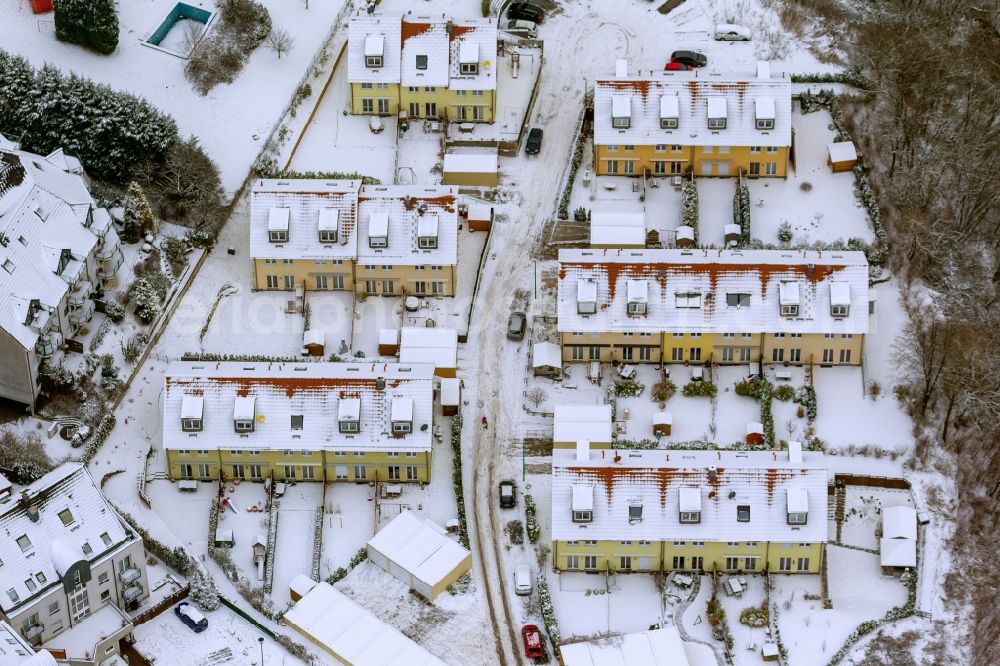 Aerial photograph Velbert - Winter view of the city series - houses - settlement Zum Kannenbach in Velbert in the Ruhr in North Rhine-Westphalia NRW