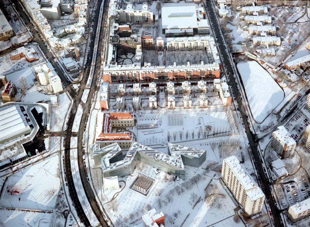 Aerial image Berlin - Kreuzberg - Winteransicht vom fertigen Neubau des Jüdischen Museums an der Lindenstraße in Berlin - Kreuzberg.