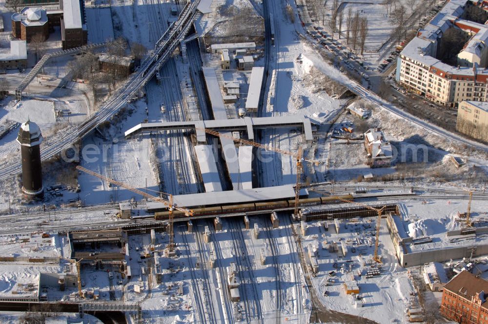 Berlin from the bird's eye view: Wintereinbruch beim Um- und Neubau des Berliner S-Bahnhofs Ostkreuz. Trotz Schnee laufen die Arbeiten weiter. Der Bahnhof wurde bereits im Jahr 1882 eröffnet und ist somit stark sanierungsbedürftig. Teile der Neubauten führt die EUROVIA Beton GmbH aus. Weiterhin beteiligt ist das Unternehmen VEPRO Verkehrsbauprojekt GmbH. Kontakt EUROVIA: EUROVIA BEton GmbH, Niederlassung Ingenieurbau und Zweigniederlassung Cottbus, Gewerbeparkstraße 17, 03099 Kolkwitz, Tel. +49(0)355 35552 3, Fax +49(0)355 35552 52, EMail: ingenieurbau@eurovia.de; Kontakt VEPRO: Verkehrsbau Projekt GmbH, Storkower Str. 132, 10407 Berlin, Tel. +49(0)30 42194 0, Fax +49(0)30 42194 221