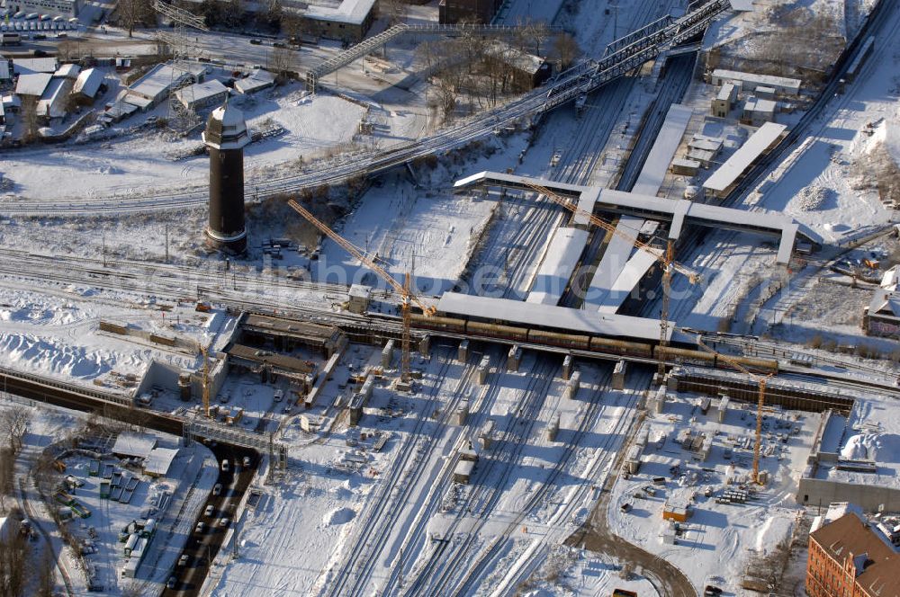 Aerial photograph Berlin - Wintereinbruch beim Um- und Neubau des Berliner S-Bahnhofs Ostkreuz. Trotz Schnee laufen die Arbeiten weiter. Der Bahnhof wurde bereits im Jahr 1882 eröffnet und ist somit stark sanierungsbedürftig. Teile der Neubauten führt die EUROVIA Beton GmbH aus. Weiterhin beteiligt ist das Unternehmen VEPRO Verkehrsbauprojekt GmbH. Kontakt EUROVIA: EUROVIA BEton GmbH, Niederlassung Ingenieurbau und Zweigniederlassung Cottbus, Gewerbeparkstraße 17, 03099 Kolkwitz, Tel. +49(0)355 35552 3, Fax +49(0)355 35552 52, EMail: ingenieurbau@eurovia.de; Kontakt VEPRO: Verkehrsbau Projekt GmbH, Storkower Str. 132, 10407 Berlin, Tel. +49(0)30 42194 0, Fax +49(0)30 42194 221