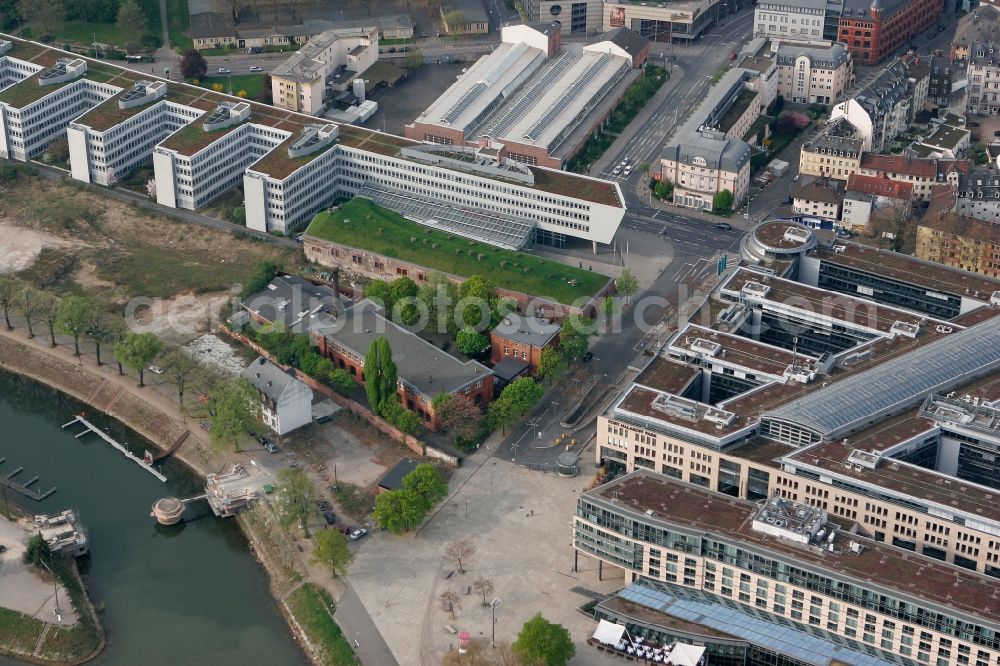 Aerial image Mainz - Winter harbour on the Rhine in Mainz in the state of Rhineland-Palatinate. Mainz is state capitol and largest city of Rhineland-Palatinate. The harbour is being refurbished. Remains - Bastion Franziskus - of the historic fortress of Mainz are located next to it