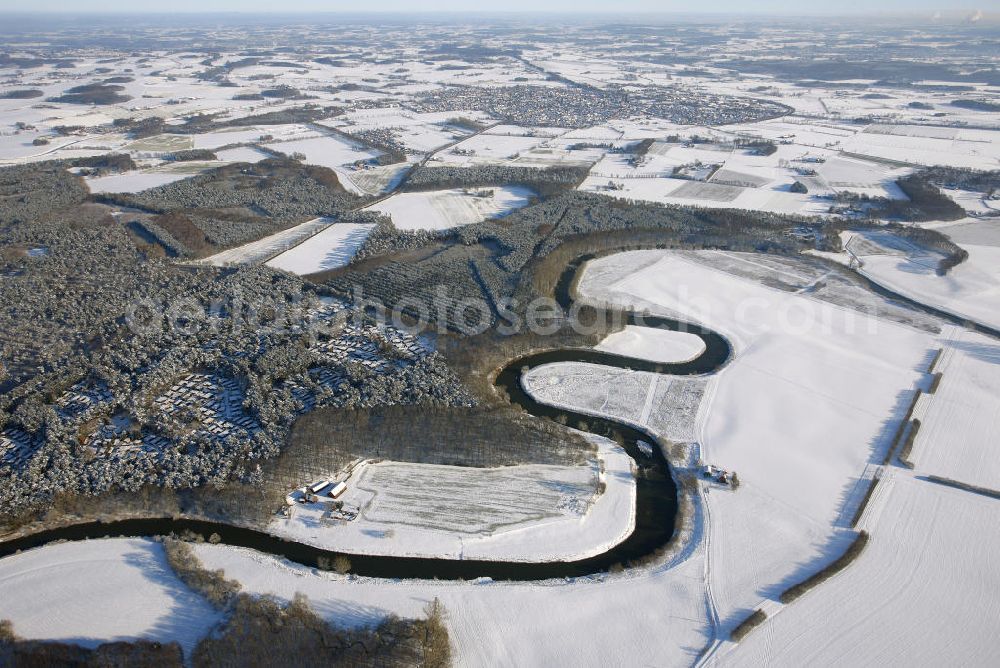 Olfen from the bird's eye view: Winterlandschaft vom Areal des Freizeitpark Gut Eversum an der Lippe in Olfen im Ruhrgebiet. Winter landscape of Attraction Good Eversum on the lip in Olfen.