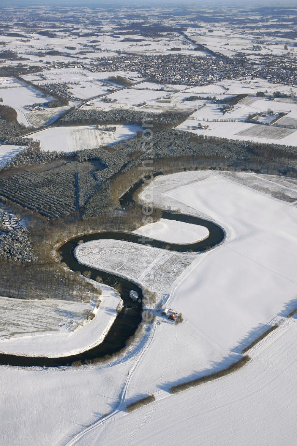 Aerial photograph Olfen - Winterlandschaft vom Areal des Freizeitpark Gut Eversum an der Lippe in Olfen im Ruhrgebiet. Winter landscape of Attraction Good Eversum on the lip in Olfen.