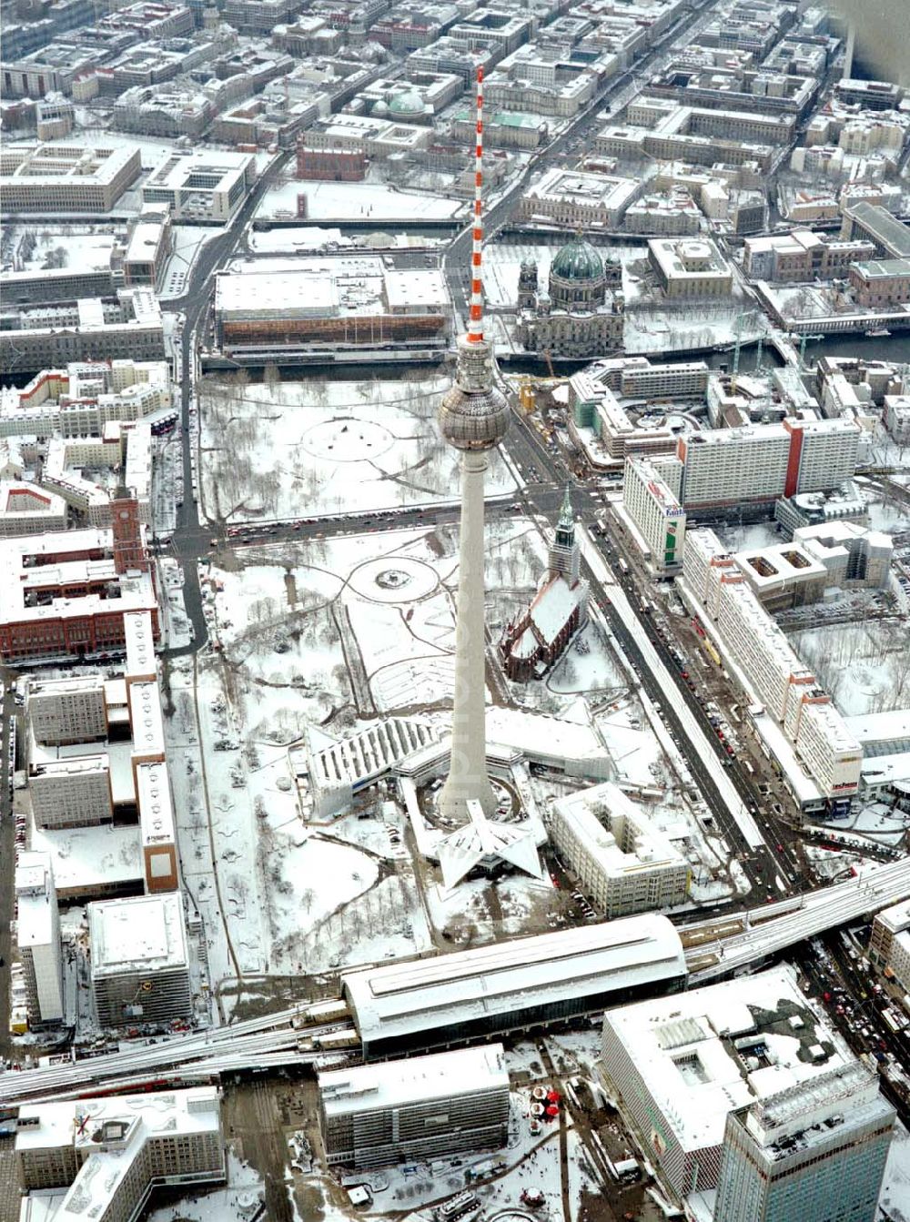 Aerial image Berlin - Winterlandschaft am Berliner Fernsehturm