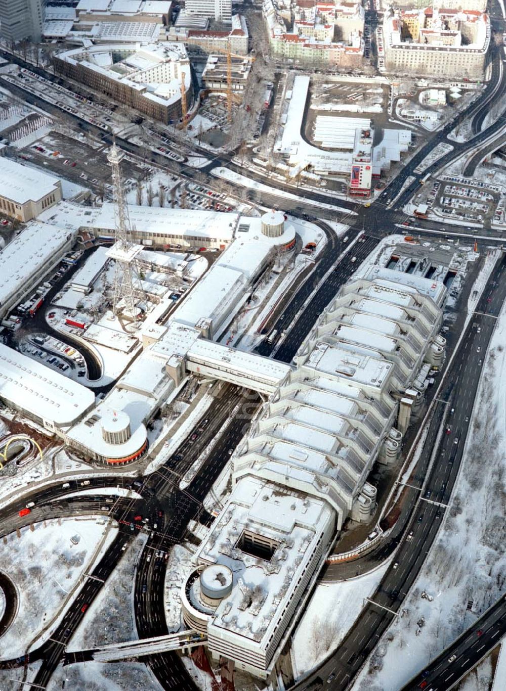 Aerial photograph Berlin - Charlottenburg. - Winterlandschaft am Berliner Funkturm / ICC mit dem Messegelände.