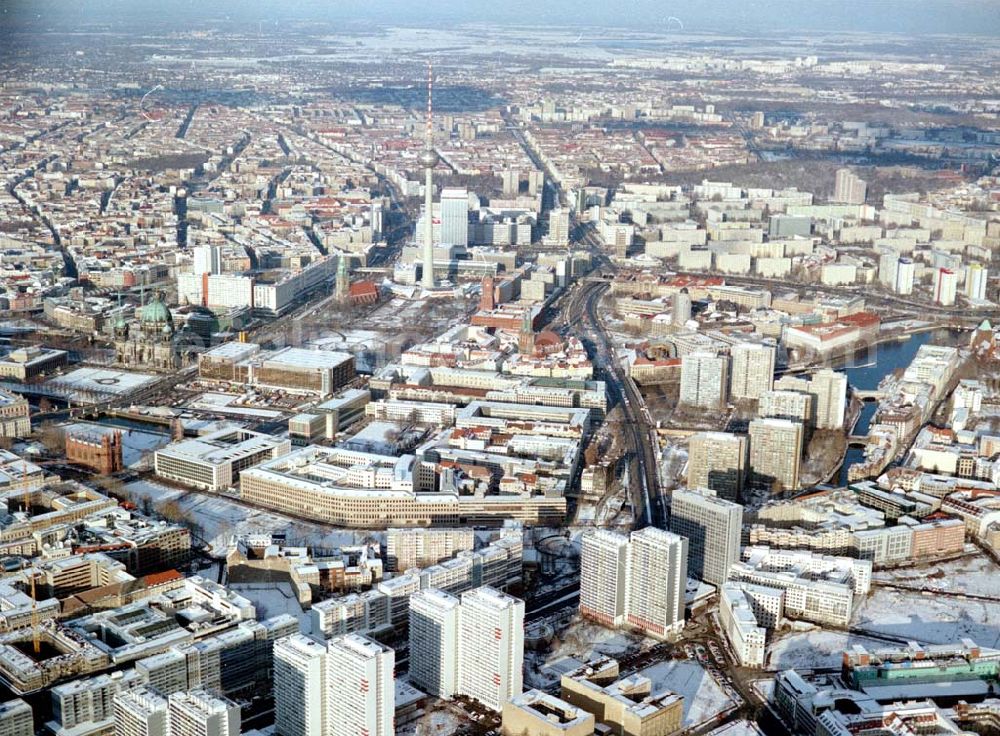 Aerial image Berlin - Winterlandschaft im Berliner Stadtzentrum mit dem Berliner Fernsehturm