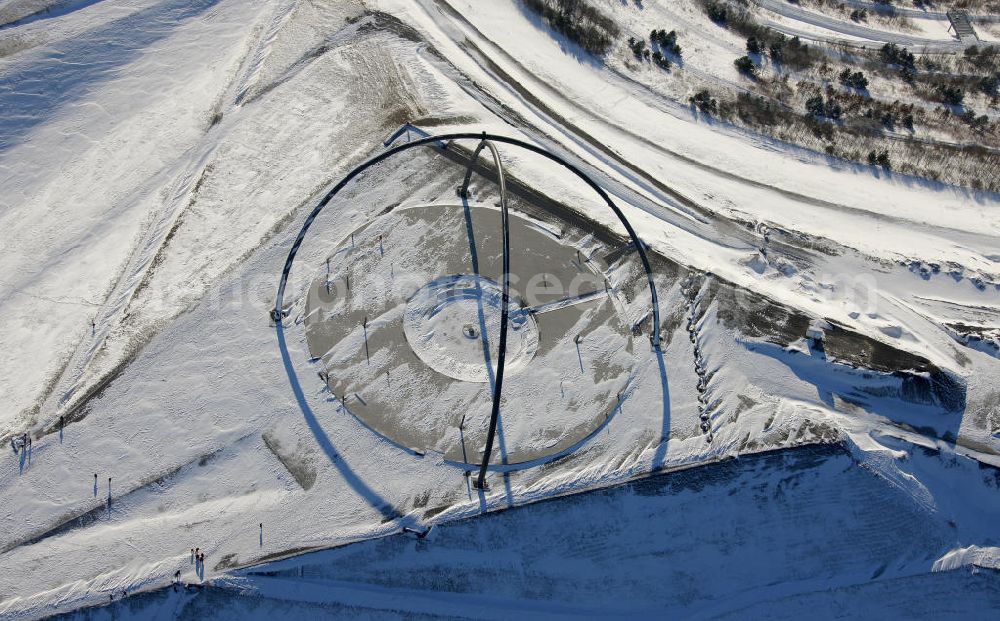 Aerial photograph Herten - Winterlandschaft vom Landschaftspark der Emscherbruch Halde bei Herten. Snowy winter landscape park Emscherbruch heap near Herten.