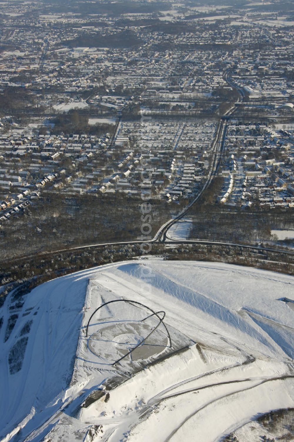 Herten from above - Winterlandschaft vom Landschaftspark der Emscherbruch Halde bei Herten. Snowy winter landscape park Emscherbruch heap near Herten.