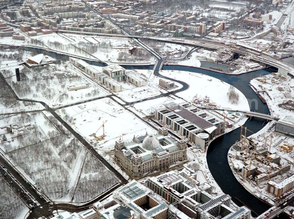 Berlin-Tiergarten-Mitte from above - Winterlandschaft am Regierungsviertel