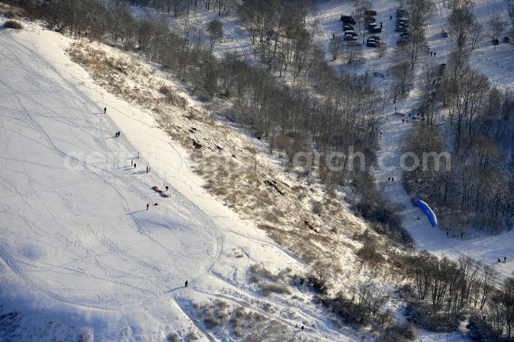 Aerial image Berlin - Winterlandschaft am Rodelberg am Teufelsberg in Berlin. Winter landscape on the sledding hill at Devil's Mountain in Berlin.