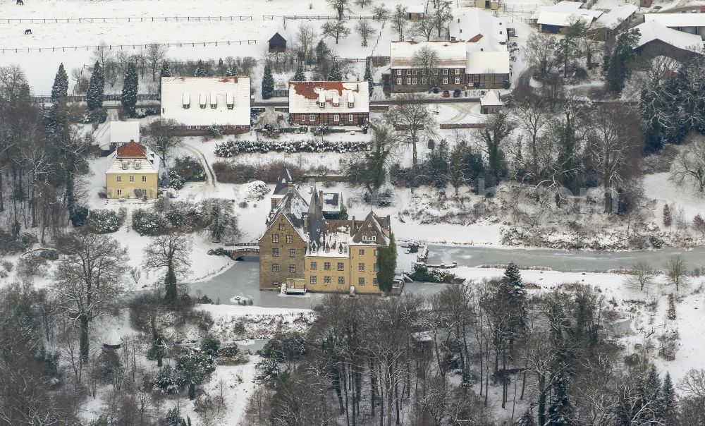 Arnsberg OT Voßwinkel from above - Winter landscape of snow-covered castle Höllinghofen in the Arnsberg district Voßwinkel in North Rhine-Westphalia