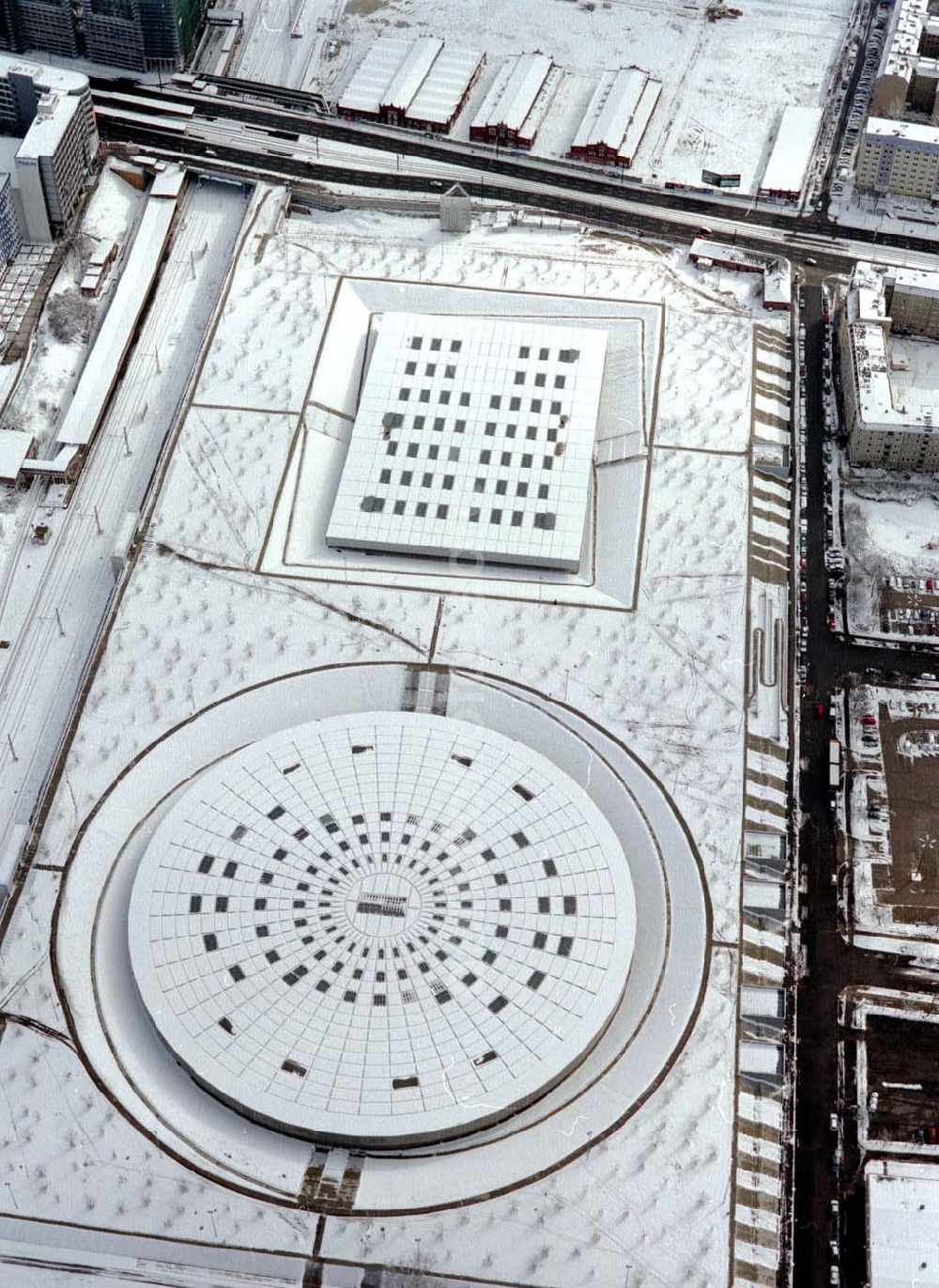 Aerial image Berlin-Friedrichshain - Winterlandschaft am Velodrom