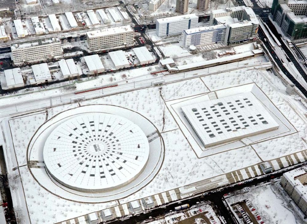 Aerial image Berlin-Friedrichshain - Winterlandschaft am Velodrom