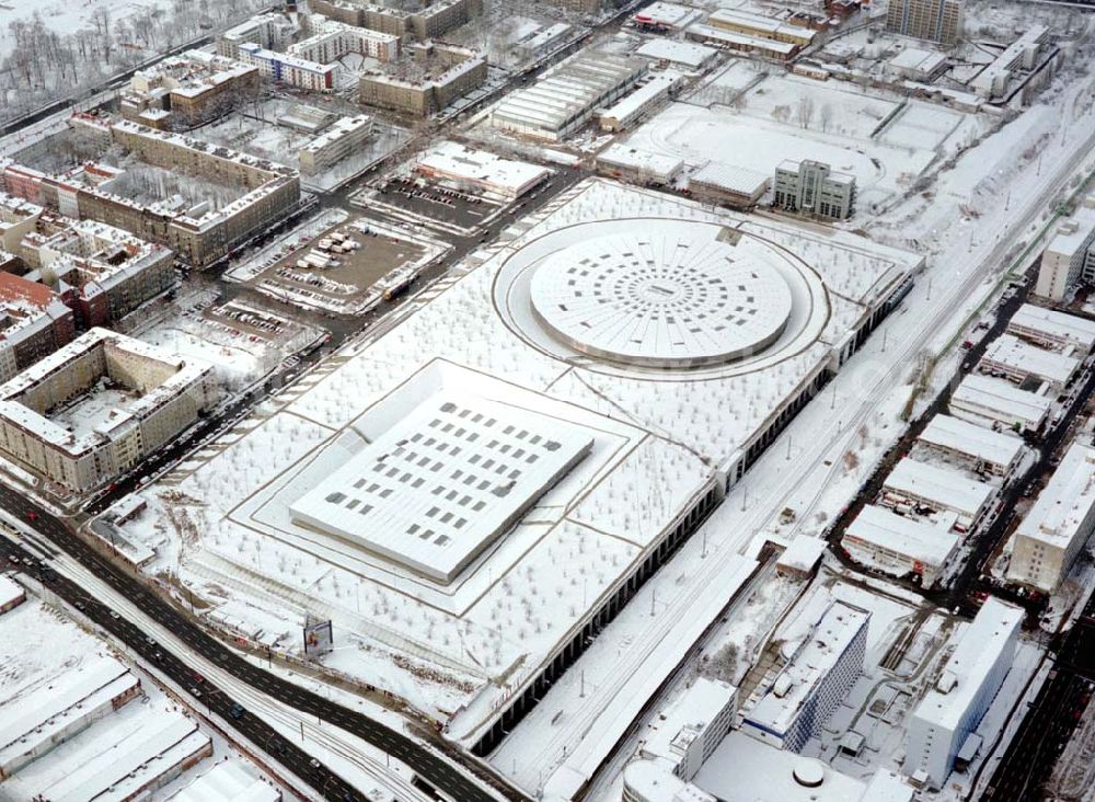 Berlin-Friedrichshain from above - Winterlandschaft am Velodrom