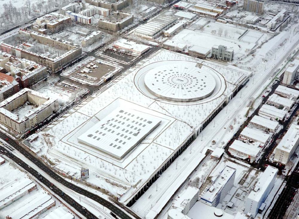 Berlin-Friedrichshain from the bird's eye view: Winterlandschaft am Velodrom