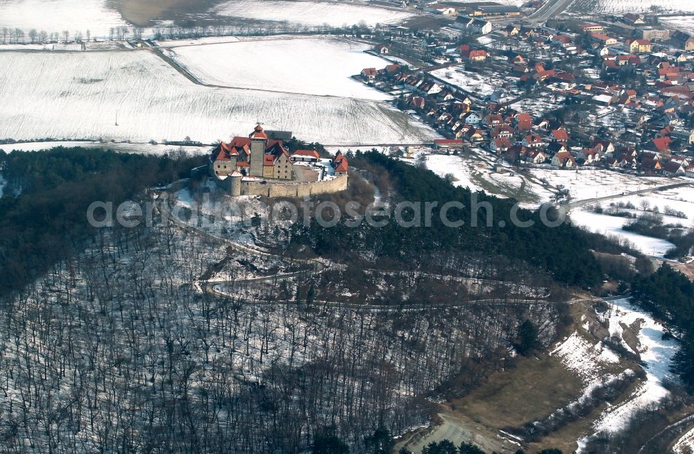 Wachsenburg from the bird's eye view: Wintry snow-covered castle of Veste Wachsenburg in Thuringia