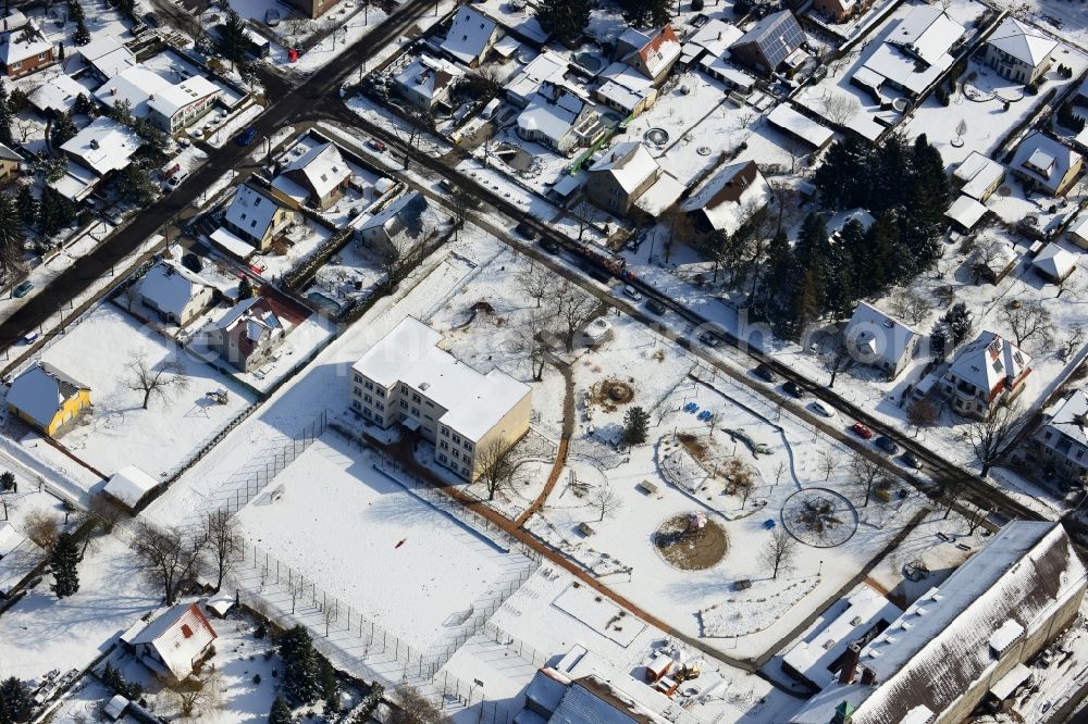 Berlin Kaulsdorf from above - Winter covered with snow to a single-family residential development in Berlin-Kaulsdorf