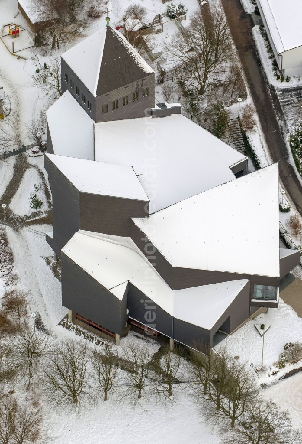 Aerial image Arnsberg - Winter with snow covered Holy Cross Church on the Schreppenberg in Arnsberg in North Rhine-Westphalia