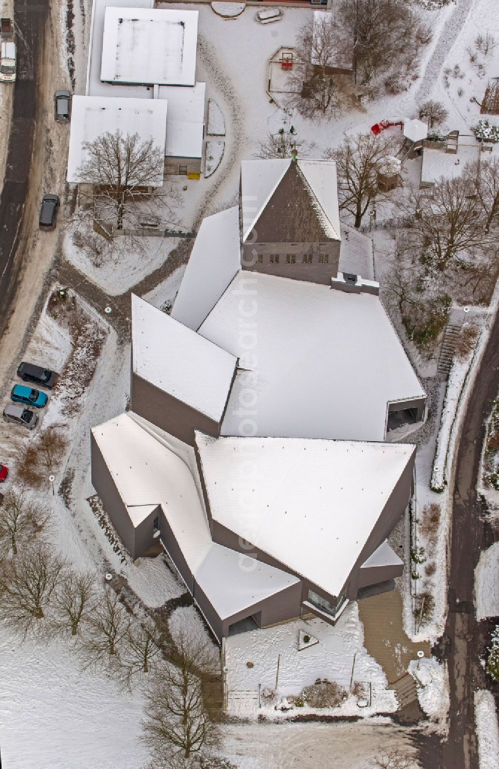 Aerial photograph Arnsberg - Winter with snow covered Holy Cross Church on the Schreppenberg in Arnsberg in North Rhine-Westphalia