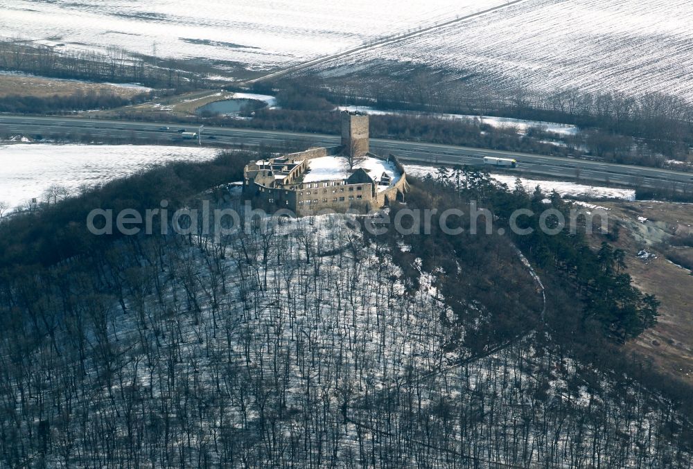 Wandersleben from the bird's eye view: View the wintry snow-covered ruins of the castle Gleichen near Wan dersleben in Thuringia