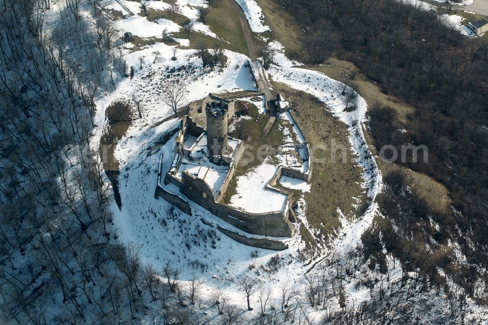 Mühlberg from above - View the wintry snow-covered ruins of the castle Mühlberg in Thuringia