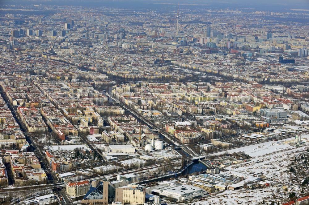 Berlin from the bird's eye view: Winter snow covered neighborhoods in the Berlin district of Neukölln