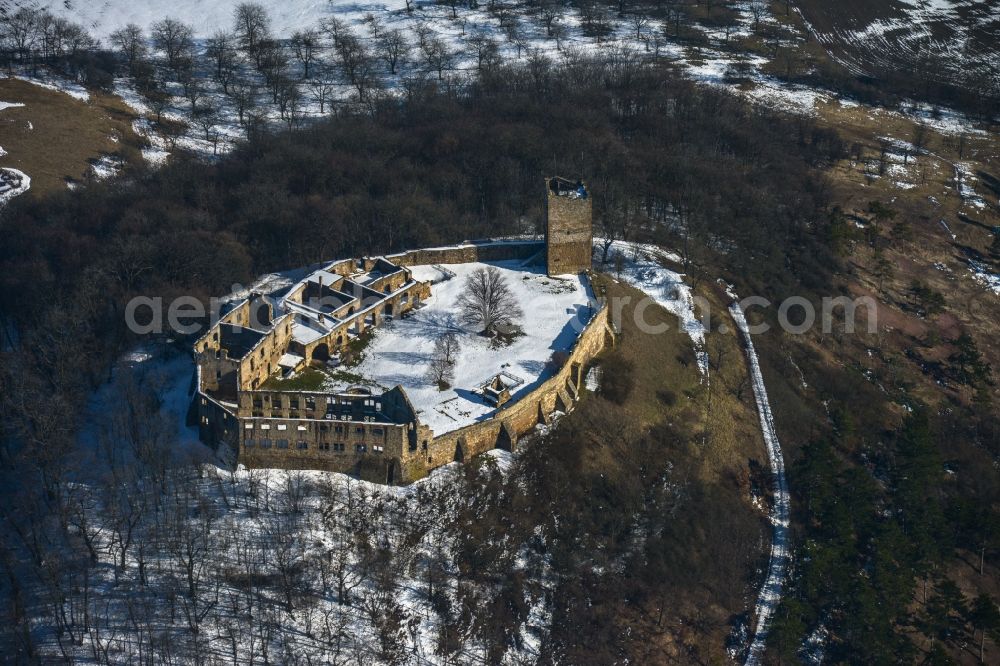 Aerial photograph Mühlberg - Winter covered with snow hill the castle ruins Drei Gleichen of Mühlberg in Thuringia