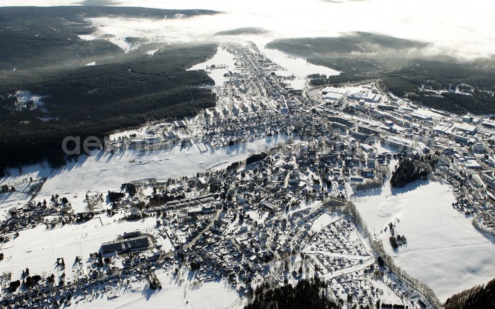 Neuhaus am Rennweg from the bird's eye view: Winter with snow covered village in Neuhaus am Rennweg in Thuringia