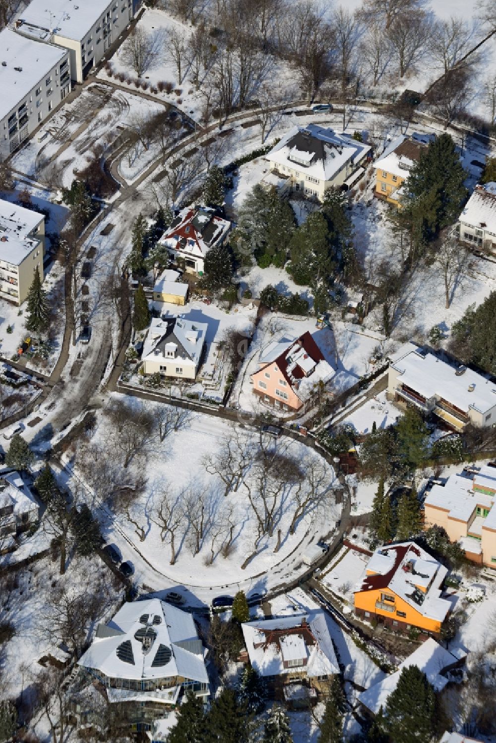 Aerial image Berlin Steglitz - Winter covered with snow-detached residential Oehler ring in Berlin Steglitz