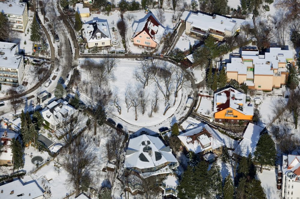 Aerial image Berlin Steglitz - Winter covered with snow-detached residential Oehler ring in Berlin Steglitz