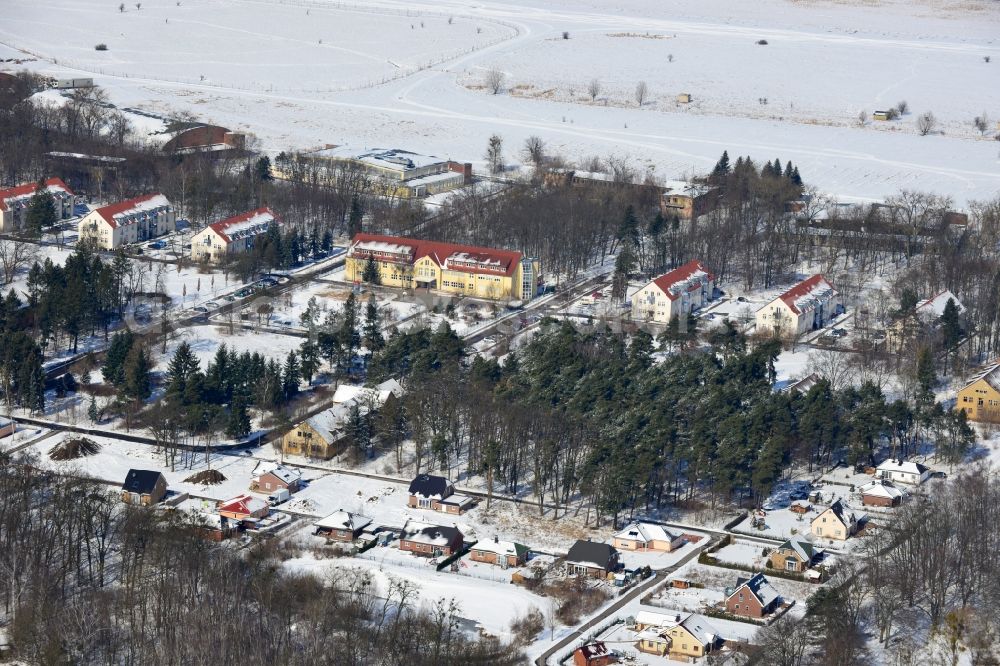 Aerial image Werneuchen - Winter covered with snow house - residential area on Rose Ring / Klawitterstraße Werneuchen in Brandenburg