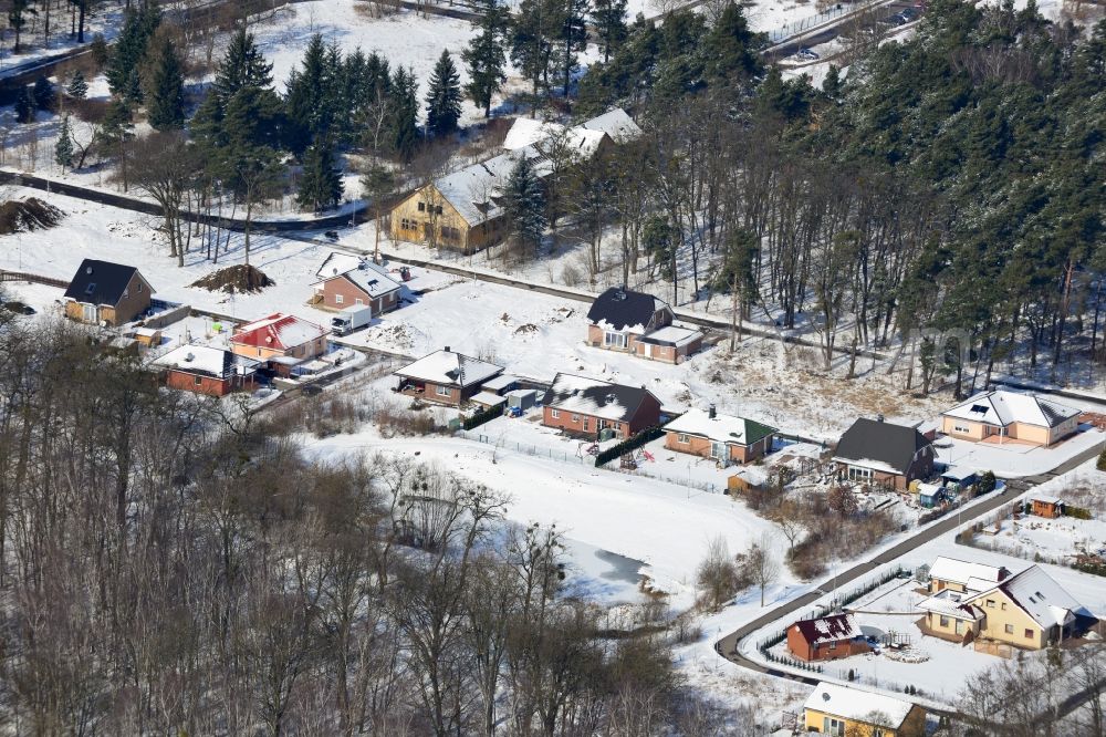 Aerial photograph Werneuchen - Winter covered with snow house - residential area on Rose Ring / Klawitterstraße Werneuchen in Brandenburg