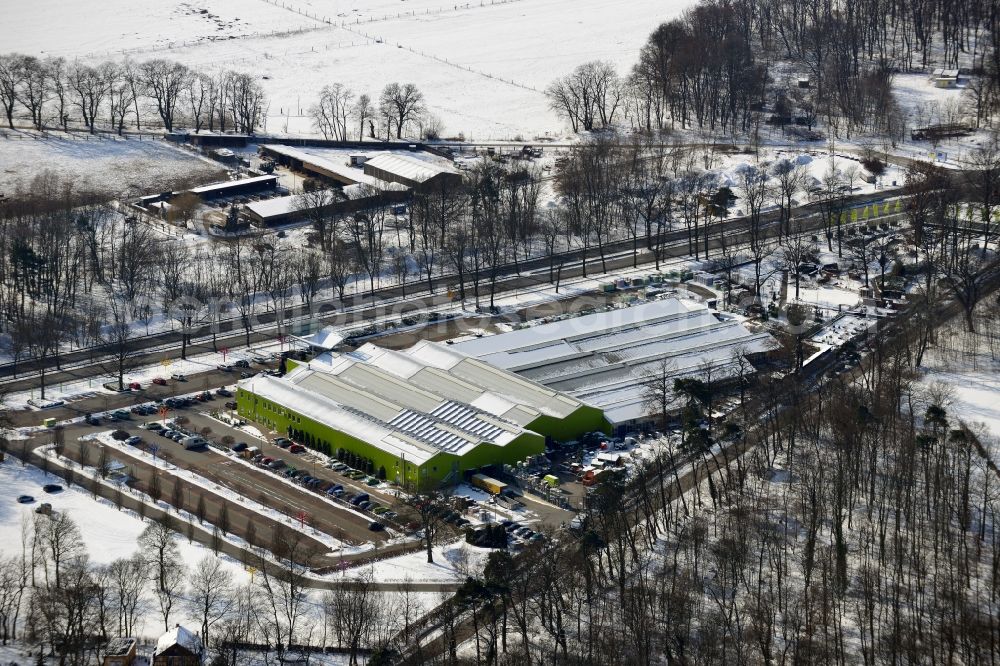 Dahlwitz - Hoppegarten from the bird's eye view: Winter with snow covered grounds of the garden market in Dahlwitz - Hoppegarten in Brandenburg