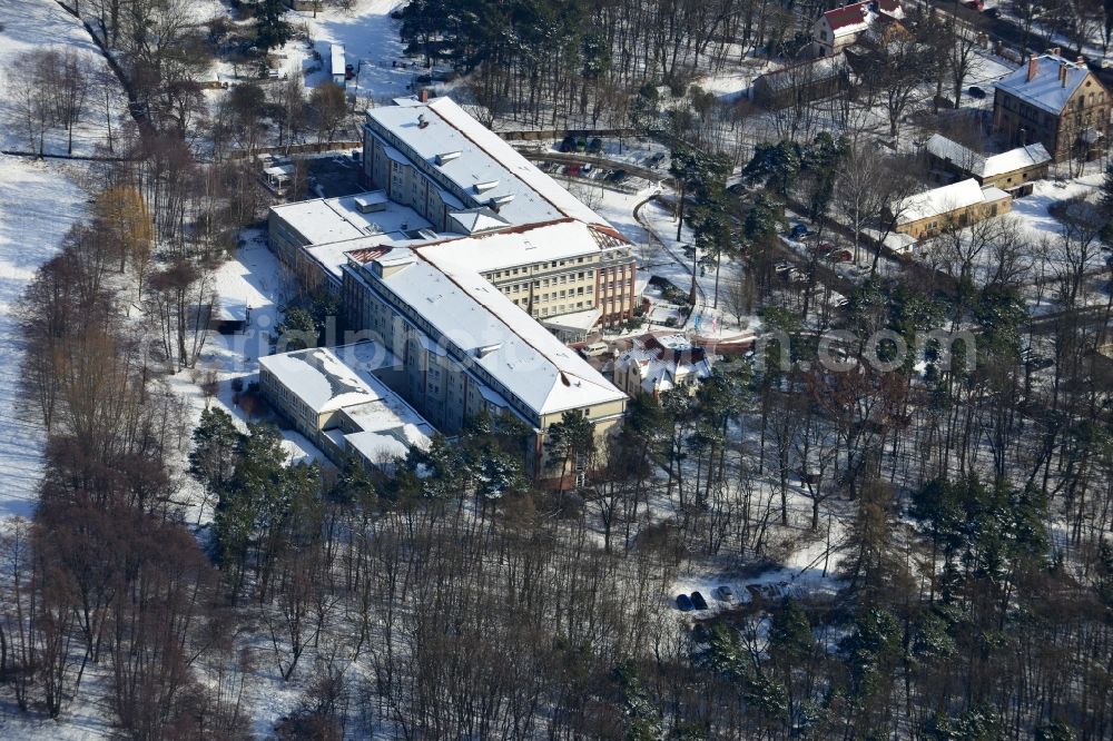 Hoppegarten from the bird's eye view: Wintry terrain covered with snow, the median hospital Hoppegarten in Brandenburg. The rehabilitation clinic Hoppegarten is a rehabilitation clinic for orthopedics, rheumatology, trauma and pain management, medical and vocational rehabilitation, EFL Competence Center