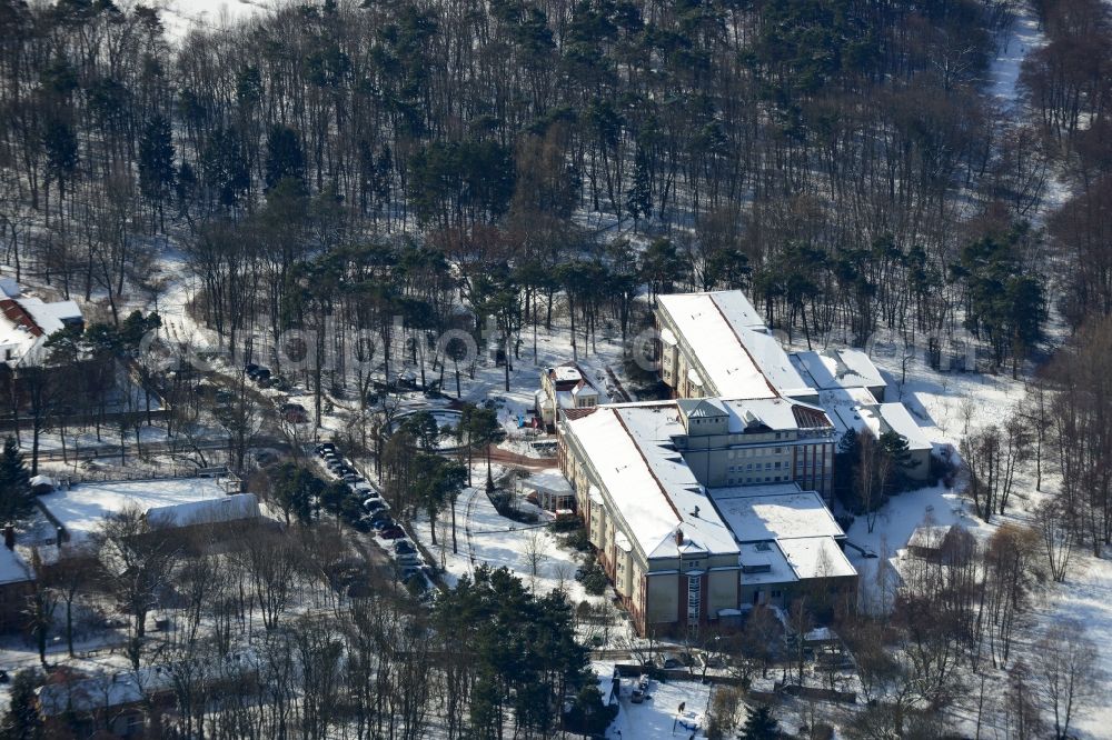 Hoppegarten from the bird's eye view: Wintry terrain covered with snow, the median hospital Hoppegarten in Brandenburg. The rehabilitation clinic Hoppegarten is a rehabilitation clinic for orthopedics, rheumatology, trauma and pain management, medical and vocational rehabilitation, EFL Competence Center