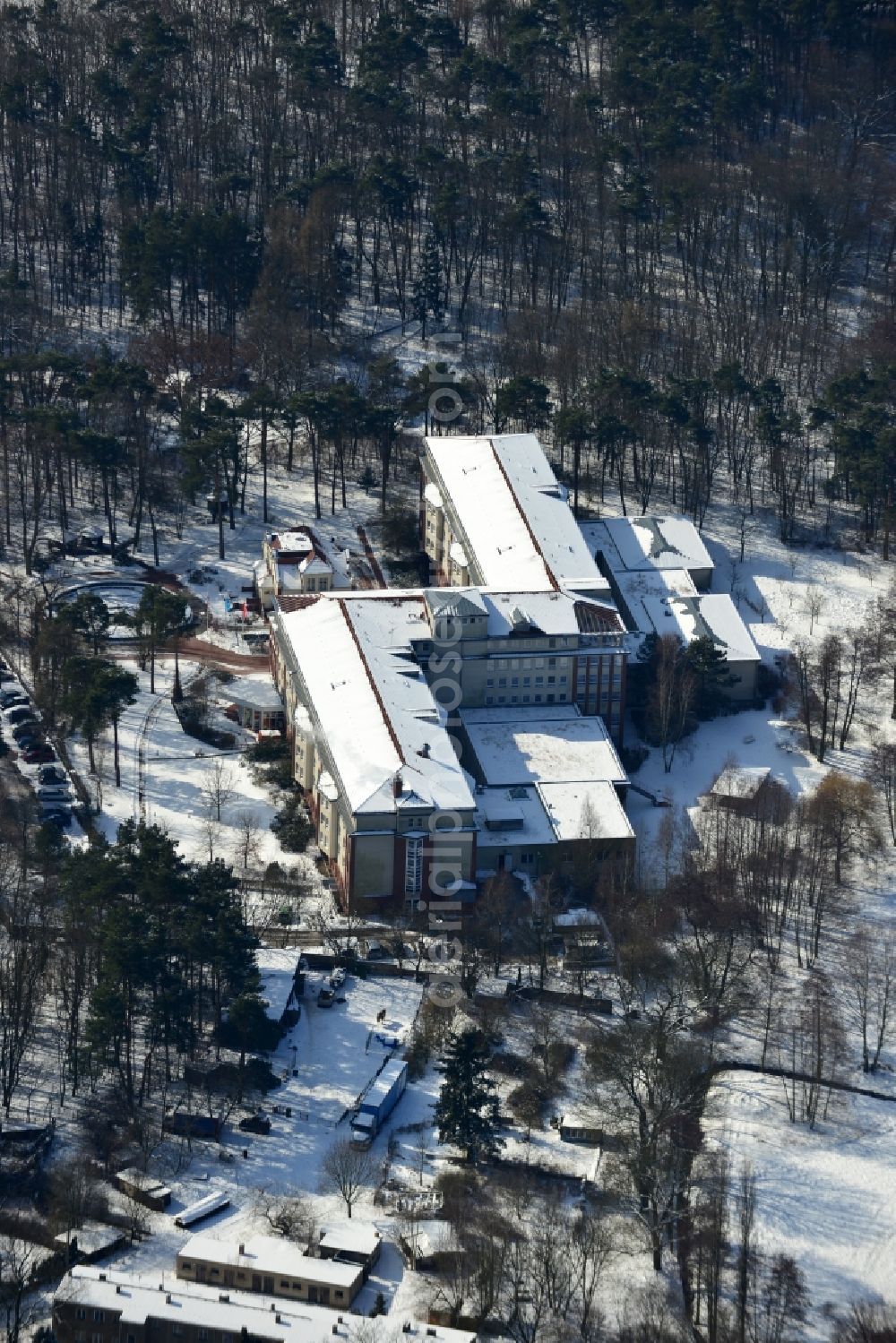 Aerial image Hoppegarten - Wintry terrain covered with snow, the median hospital Hoppegarten in Brandenburg. The rehabilitation clinic Hoppegarten is a rehabilitation clinic for orthopedics, rheumatology, trauma and pain management, medical and vocational rehabilitation, EFL Competence Center