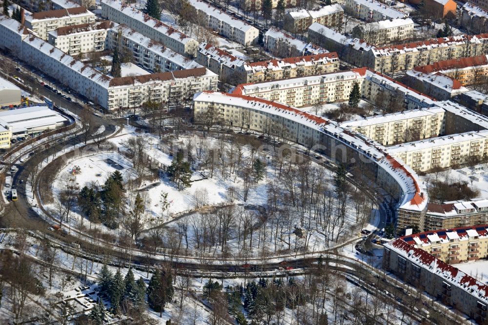 Aerial photograph Berlin Tempelhof - Schöneberg - Winter covered with snow multi-dwelling residential area on Alboinplatz / Alboinstraße in Tempelhof-Schöneberg