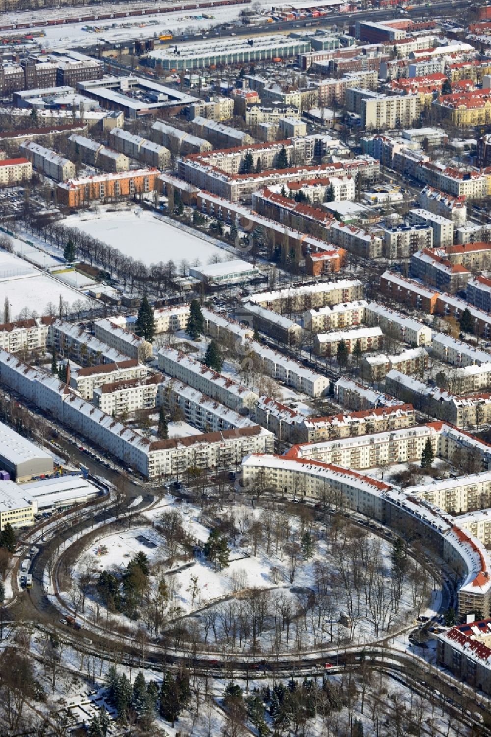 Berlin Tempelhof - Schöneberg from above - Winter covered with snow multi-dwelling residential area on Alboinplatz / Alboinstraße in Tempelhof-Schöneberg