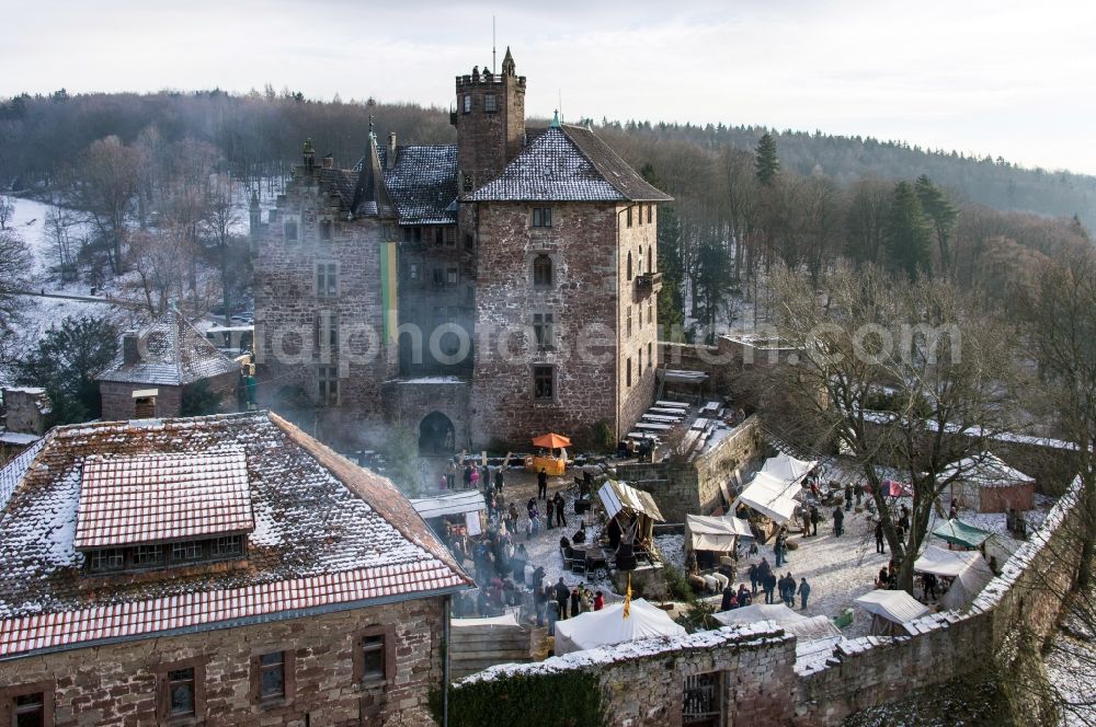 Witzenhausen from the bird's eye view: Wintry covered with snow castle Berlepsch at Witzenhausen in Hesse