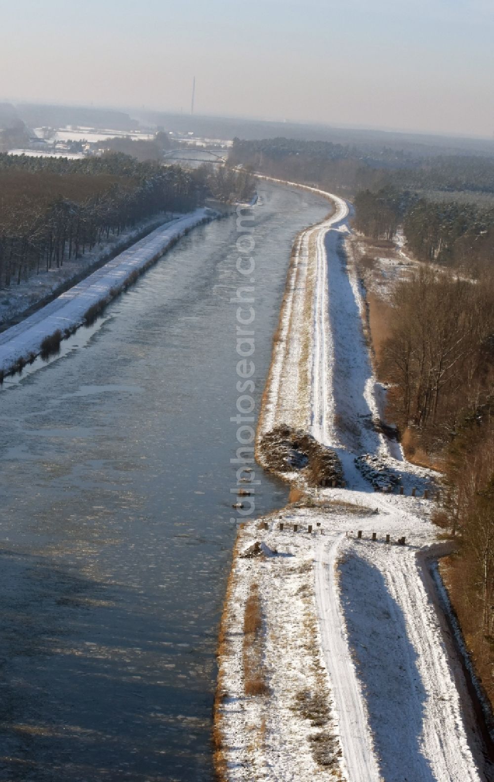 Aerial photograph Wusterwitz - Wintry covered with snow and ice flux flow of the Elbe-Havel Canal near Wusterwitz in the state of Saxony-Anhalt