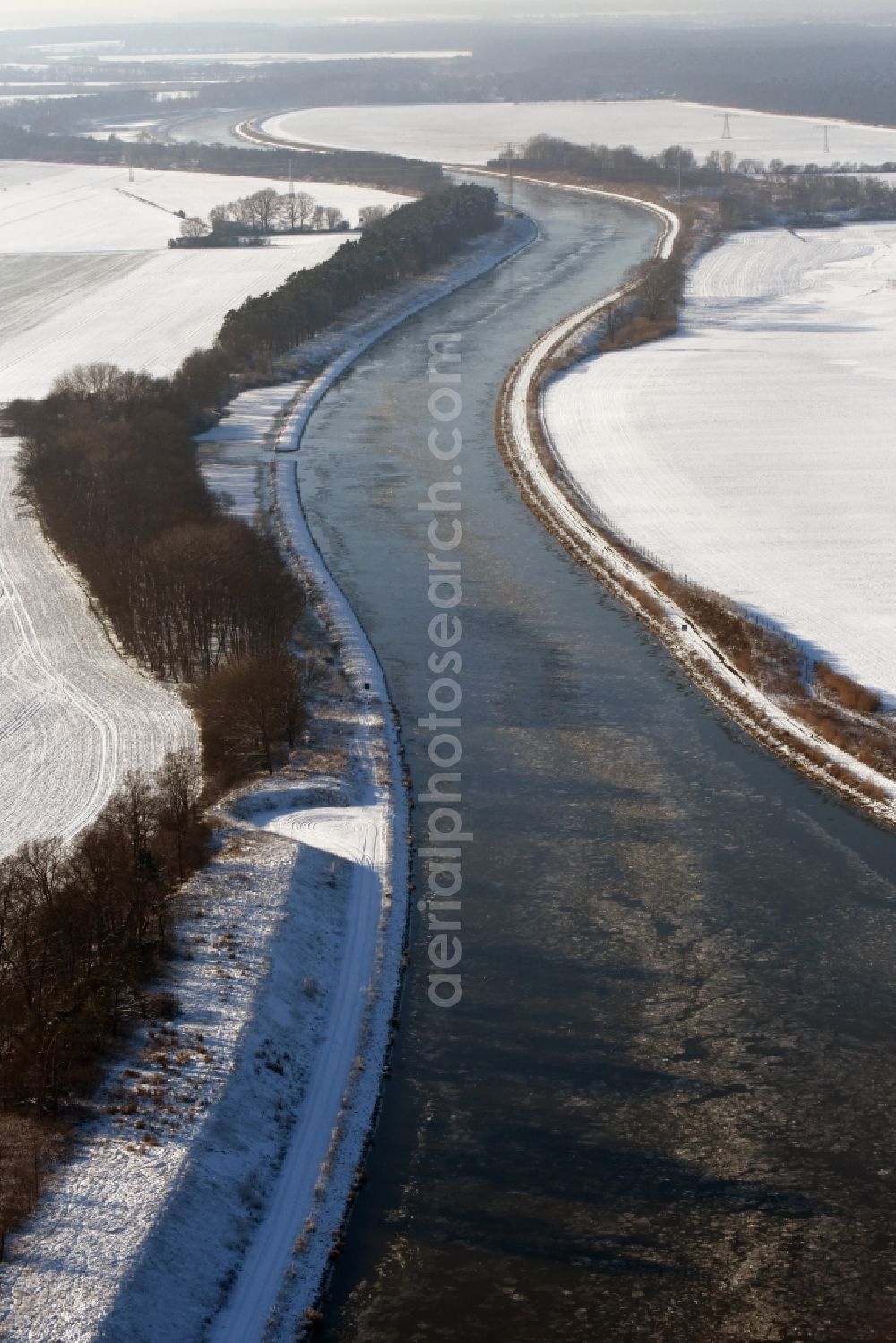 Genthin from the bird's eye view: Wintry covered with snow and ice flux flow of the Elbe-Havel Canal in Genthin in the state of Saxony-Anhalt